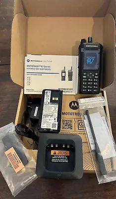 Motorola R7 UHF Complete Set W/batt And Charger NIB Bluetooth Free Programming • $1100