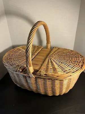 Picnic Basket Sewing Laundry Vintage Wicker Oval With Handle Lid • $24.99