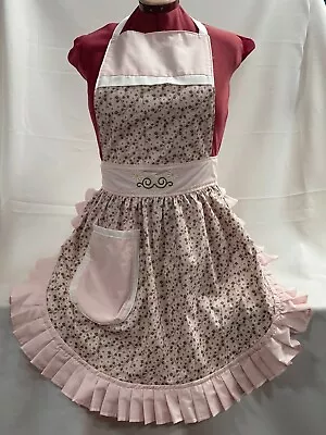 RETRO VINTAGE 50s STYLE FULL APRON / PINNY - BABY PINK FLORAL With EMBROIDERY • £30.99