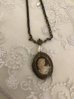 Vtg CAMEO LOCKET PENDANT Necklace 1928 Jewelry Ornate Detail Victorian Look • $24.50