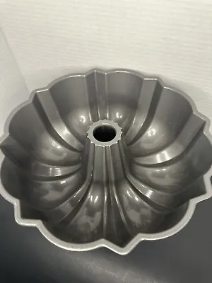 Nordic Ware Pro Cast Original Bundt Pan Bakeware 12 Cup Made In USA EUC! • $35.25