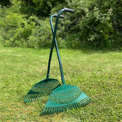 Long Handled Leaf Collecting Rake Grabs Garden Leaves Tidy Collector Grabber • £18.99