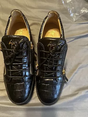 Designer Giuseppe Zanotti Shoes. Leather Black And Gold • $250