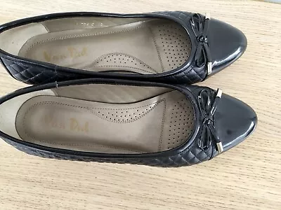 Van Dal Shoes Size 5.5E • £5