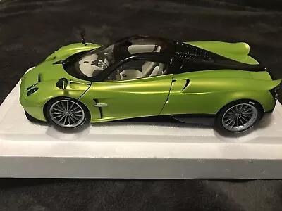 AUTOart PAGANI HUAYRA ROADSTER (VERDE FIRENZE) 1/18 • $280