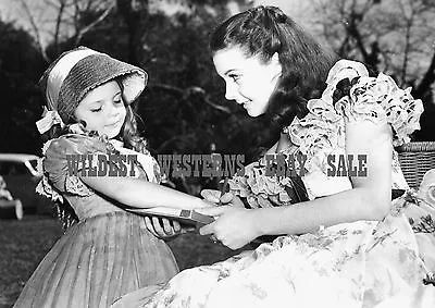 VIVIEN LEIGH Signing Autograph For Adorable Fan GWTW Candid PHOTO Rare • $34.95