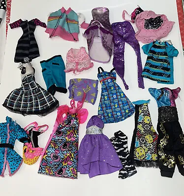 MONSTER HIGH DOLL CLOTHES LOT 18 Items Total • $59.99