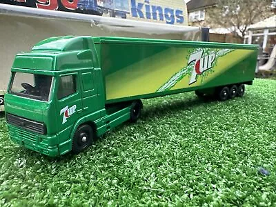 Lledo Cargo Kings - Articulated Volvo Truck - 7 UP - 1:76Scale • £12.65