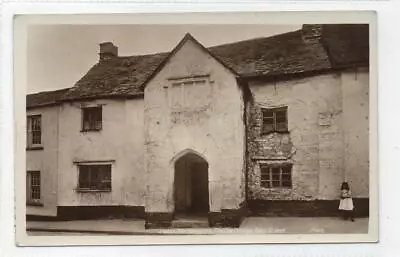 THE OLD COTTAGE EAST STREET OKEHAMPTON: Devon Postcard (C83506) • £6.95