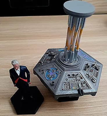 12th Dr Who Figurine & Tardis Console Eaglemoss - Peter Capaldi • £4.99