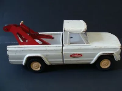 Vintage TONKA Tow Truck 9  Jeep Wrecker White Red Pressed Steel Kids Toy As Is • $20.99