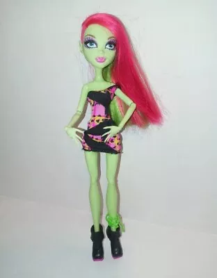 Mattel Monster High Venus McFlytrap Doll Music Festival Doll Green 2008 Vintage • $15.99