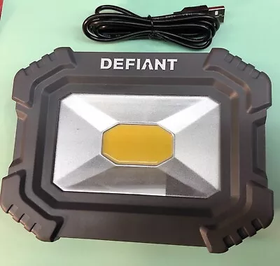 Defiant Rechargeable Magnetic Utylity Light With Power Bank 2000 Lumens • $15