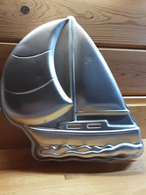 $70 • Buy Wilton Cake Pans Vintage Puppy Dog , Sailboat , Van , Santa For All.
