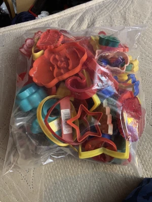 $8 • Buy Vintage Cookie Cutters Metal & Plastic - Christmas, Animals, Etc…