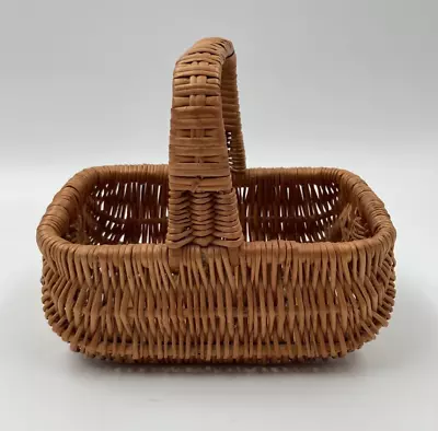 Vintage Woven Basket With Handle Approx 6 X4.75 X6  - Used • $10