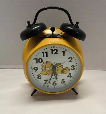 VINTAGE 1978 Sunbeam Garfield Alarm Clock  WINDUP~LARGE NUMBERS~YELLOW  883-140 • $37.99