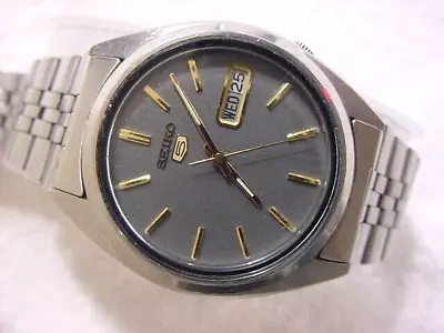 Vintage Large Antique SEIKO 5 AUTOMATIC Mens Watch • $19.99