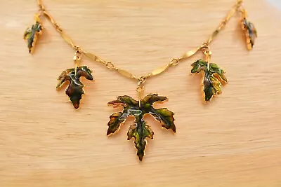 $26.36 • Buy Vintage Leaf Collar Necklace Fall Autumn Green Enamel Gold Tone Chain 1980s Bin2
