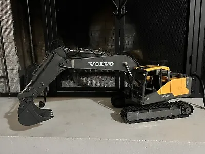 Volvo Toy Excavator EC160E No Remote • For Display Or Parts • $25