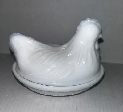 VTG MILK GLASS COVERED BUTTER/TRINKET DISH CHICKEN ON A NEST 4.5 Inches • $12.99
