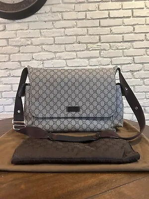 Gucci Supreme Canvas Diaper Bag/messenger Bag W/fold-out Change And Pockets • $980