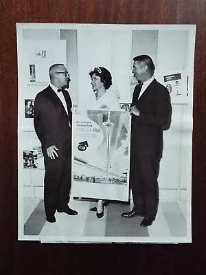 Vintage 1961 Press Photo Miss Seattle Washington With 1962 World's Fair Poster • $9.95
