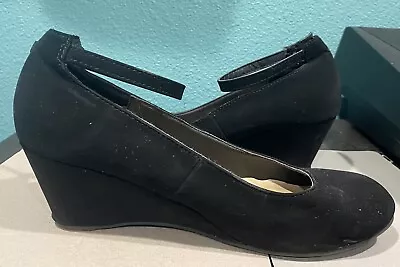 Me Too Women Wedge Black Heels Ankle Strap US 7.5 Closed Toe Low Heel • $17