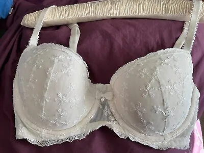 Cream Lace Padded Underwired Bra Size 34D Vgc • £2.99