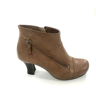 Miz Mooz Womens Ankle Boots Cap Toe Zip Scallop Detail Taupe 6 • $30.14