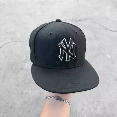 Preloved MLB New York Yankees New Era 9Fifty SnapBack Hat • $19.98