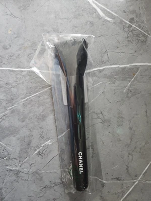 £25 • Buy Chanel Makeup Brushes, Powder 106, Blending Brush 102 & Duel Ended Lip Brush 300