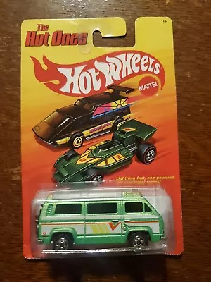 Hot Wheels 2012 The Hot Ones - VW Sunagon - Vanagon  • $19.99