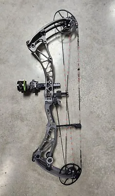 USED Bowtech Revolt X Right Hand 26 -31  Draw Length 60-70lbs Draw Weight • $900