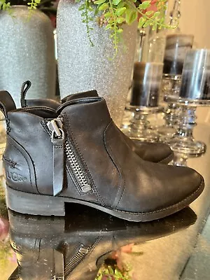 Ugg S/N 1098314 Aureo Black Leather Zipper Ankle Boots Sz 6 • £37.99