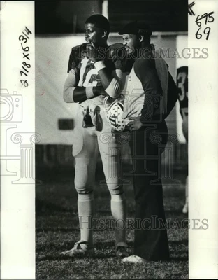 $14.99 • Buy 1980 Press Photo Henry Childs, Right, Visits Nickie Hall - Nos06163