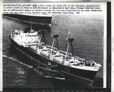 1961 Press Photo Fire On Freighter Sidonia In Manhattan New York - Nee76579 • $16.99