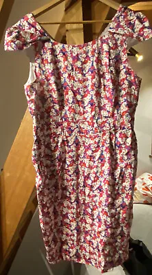 $16 • Buy Review Floral Dress Size 16