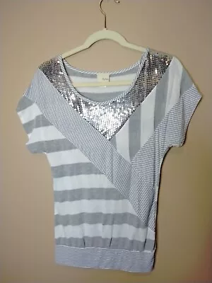 Daytrip Women's XS Top Gray & White Stripe Round Neck Cap Sleeve Sequins • $5.99