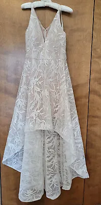 XSCAPE Women's Hilo V-Neck Sleeveless Lace Hi-Low Dress  White Lined Lace S 6 • £20.24