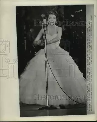 1958 Press Photo Miss Indiana Gloria Rupprecht Sings In Miss America Pageant • $16.99