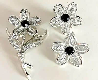 VTG Sarah Coventry Silivertone Black Rhinestones Daisy Brooch And Cip Earrings. • $16