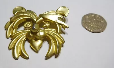 1990s Fun Lion Head Mask Badge 2  Gold Tone Metal • £5.95