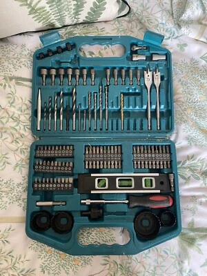 £10 • Buy Makita Drill Driver Set 