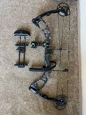 Used Quest Amp RH 40-70lbs W/ 7-pin IQ Sight QAD Ultrarest Quiver • $405