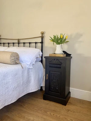 £165 • Buy Antique Bedside Cupboard/ Lamp Table