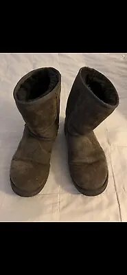 Woman’s UGG Classic Short Boots Brown Size 8 • $9.99