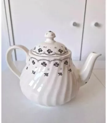 BARRATTS OF STAFFORDSHIRE Tea Pot VINTAGE KENTELLE WHITE FLORAL Ceramic  • £14.99