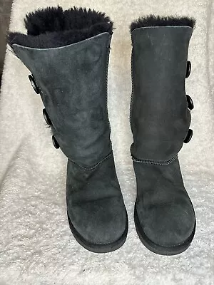 UGG Bailey Button Triplet 2 Womens Size 7 Black Sheep Skin Fur Lined Winter Boot • $49.99