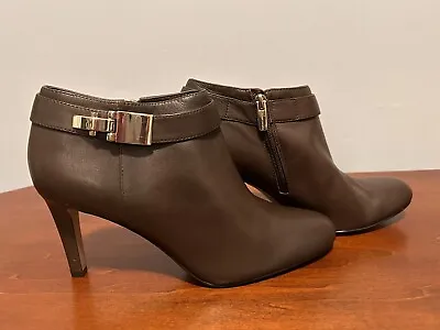 Vince Camuto Brown Leather Vv Chelsea Shootie With Gold Hardware 9 1/2 M • $30